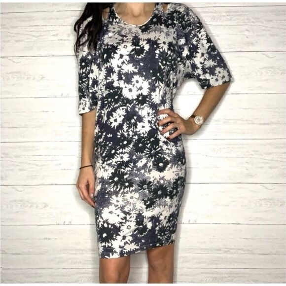 Stella McCartney Size 42 Elbow Sleeve Floral Bodycon Dress Black White Daisy - Picture 1 of 7